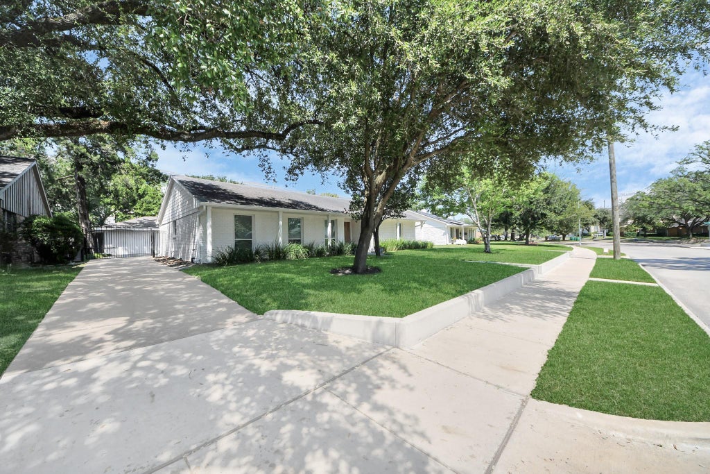Photo of 7610 Highmeadow Drive, Houston, TX 77063 (MLS # 82192181)