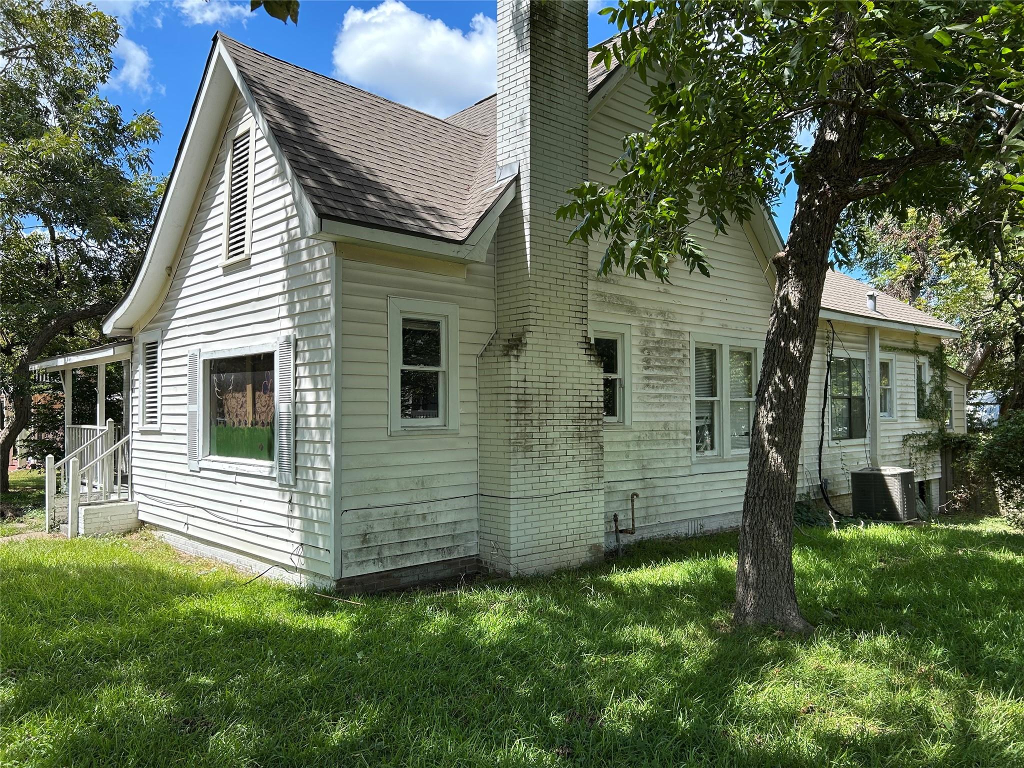 1207 E Washington Avenue