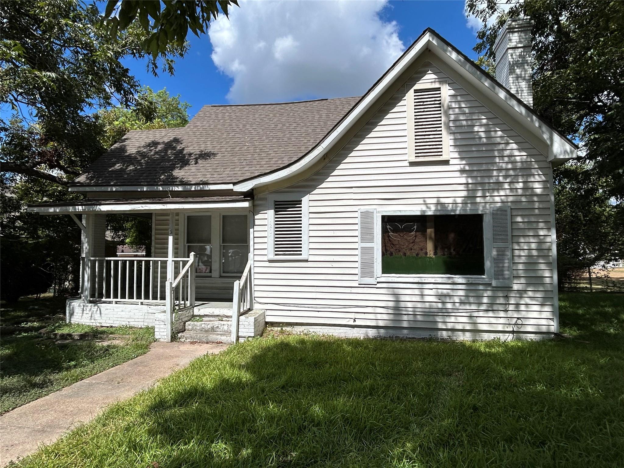 1207 E Washington Avenue