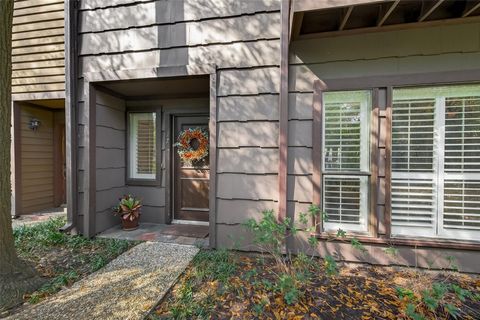 11711 Memorial Drive 17 Houston TX 77024