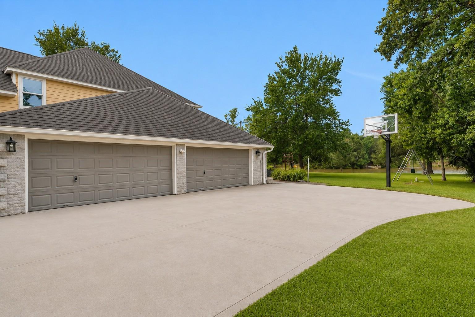 9726 Crestwater Circle