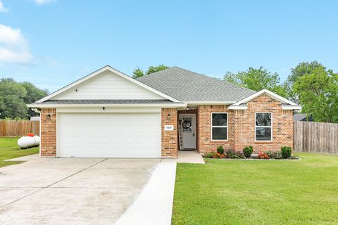 Photo of 6108 Fox Ridge Drive, Angleton, TX 77515 (MLS # 84813274)