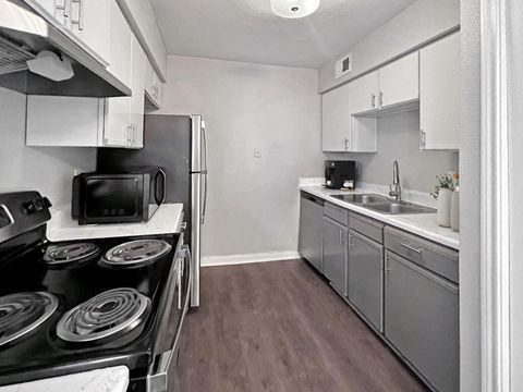 Photo of 874 Yorkchester Dr Dr #139, Houston, TX 77079 (MLS # 68944324)