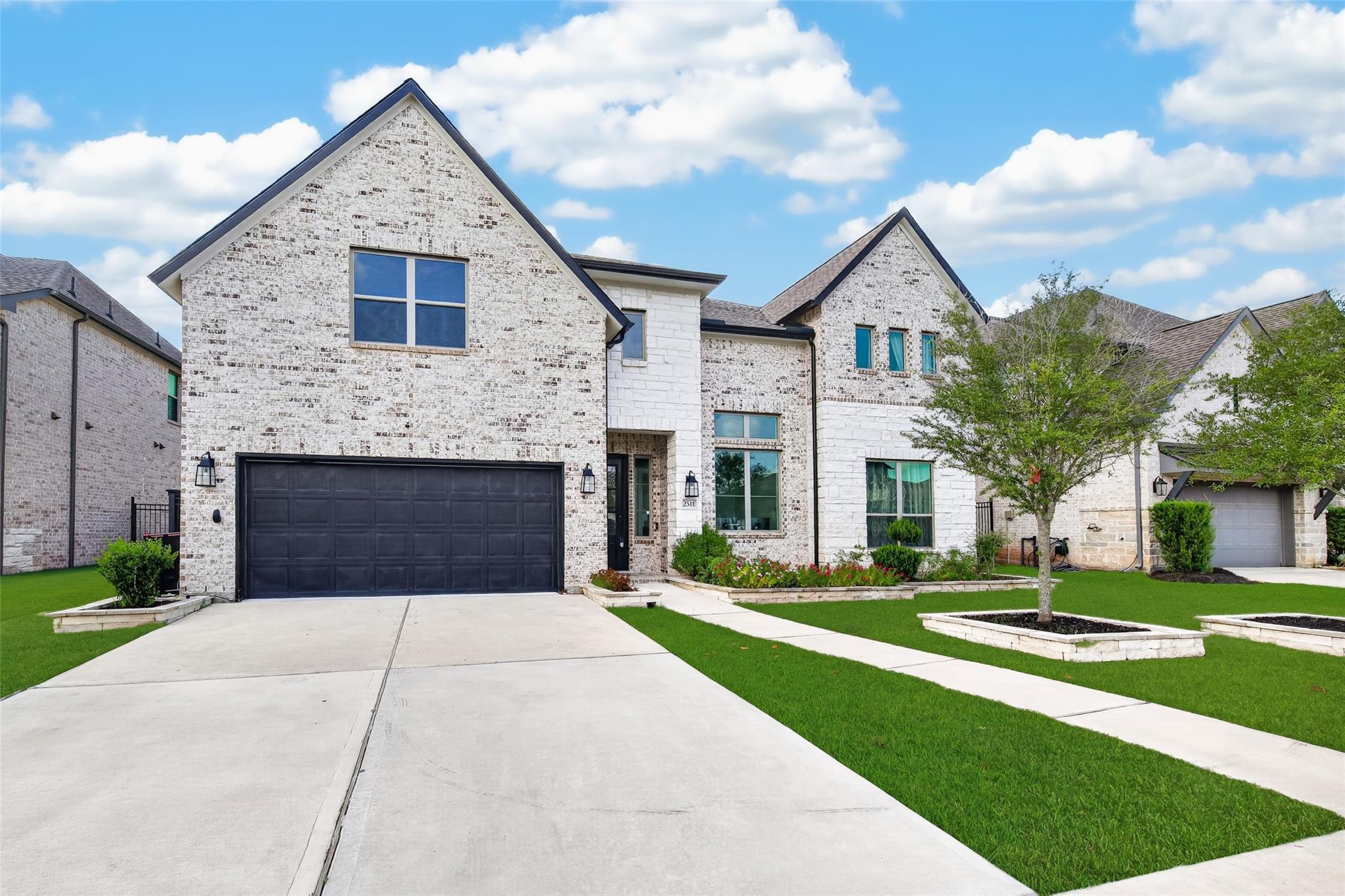 2511 Falling Fig Lane