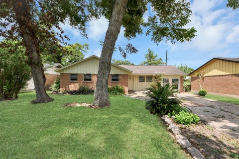 Photo of 505 Jasmine Street, Richwood, TX 77531 (MLS # 63279144)