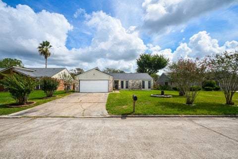 Homes For Sale - 3709 Misty Cove Court<br/> Dickinson, TX 77539