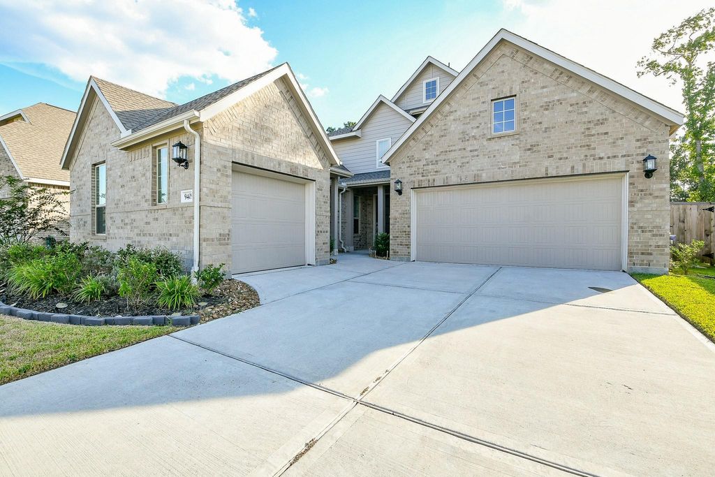 Photo of 9405 Vista Falls Trace, Houston, TX 77365 (MLS # 27532909)