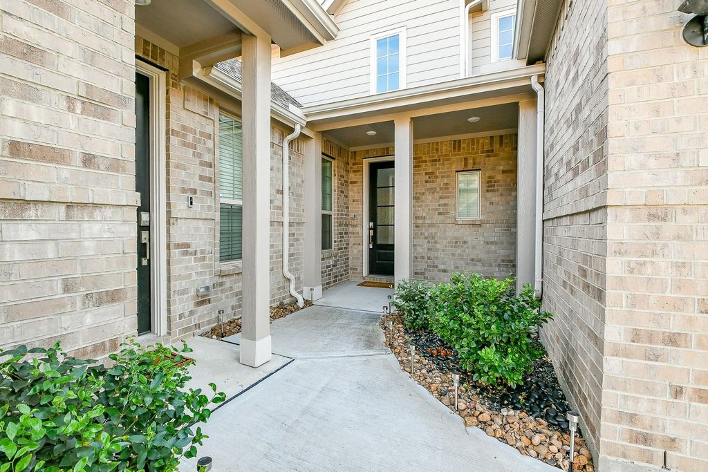 Photo of 9405 Vista Falls Trace, Houston, TX 77365 (MLS # 27532909)
