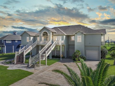 Photo of 813 Pinata Drive, Crystal Beach, TX 77650 (MLS # 50038287)