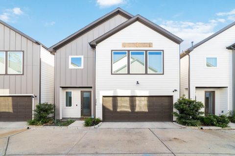 Photo of 240 Julia Street #D, Houston, TX 77022 (MLS # 12036078)