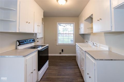 Photo of 2558 Broadway Street, Beaumont, TX 77702 (MLS # 92990957)