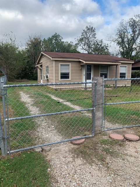 Photo of 10109 Palestine Street, Jacinto City, TX 77029 (MLS # 75762585)