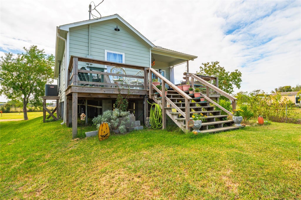 Photo of 2337 Avenue D, San Leon, TX 77539 (MLS # 21711834)