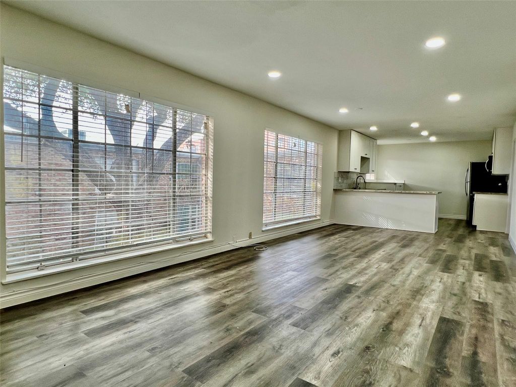Photo of 2101 Fountain View Drive #76, Houston, TX 77057 (MLS # 92459506)