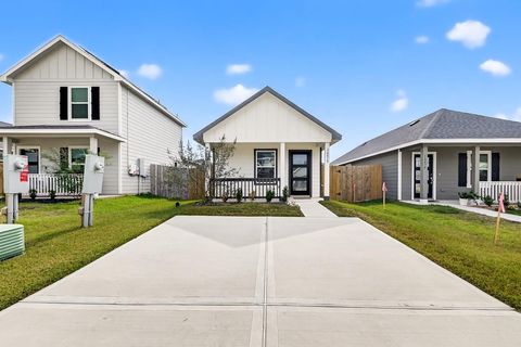 Photo of 16478 Valerie Marie Place, Conroe, TX 77306 (MLS # 22543768)