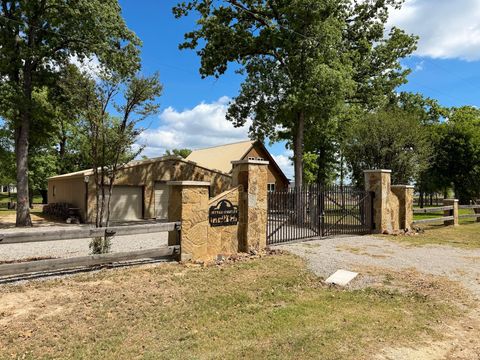 Homes For Sale - 20707 Youpon Court Ct<br/> Thornton, TX 76687