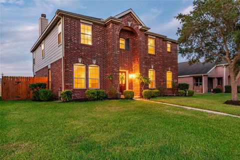 Photo of 686 Fountain View Lane, League City, TX 77573 (MLS # 40050560)
