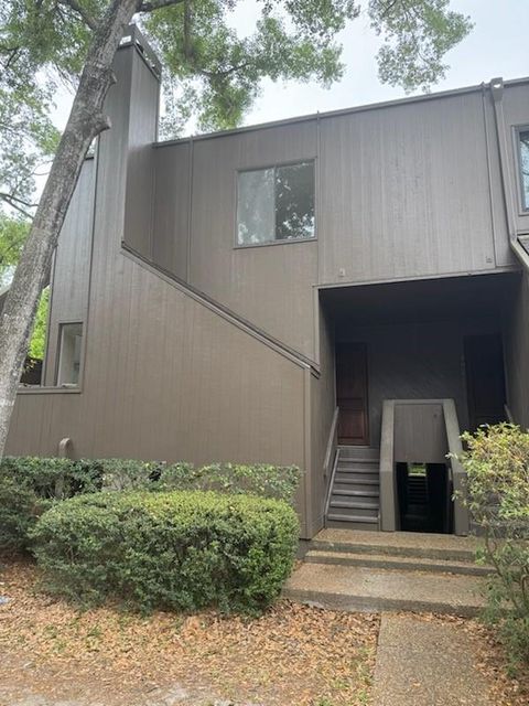 Photo of 100 Litchfield Lane, Houston, TX 77024 (MLS # 25668801)