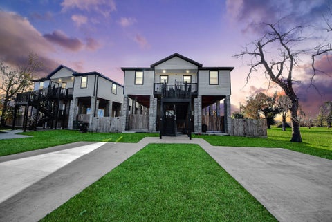 Photo of 618 Maple Way #A/B, Houston, TX 77015 (MLS # 17917653)