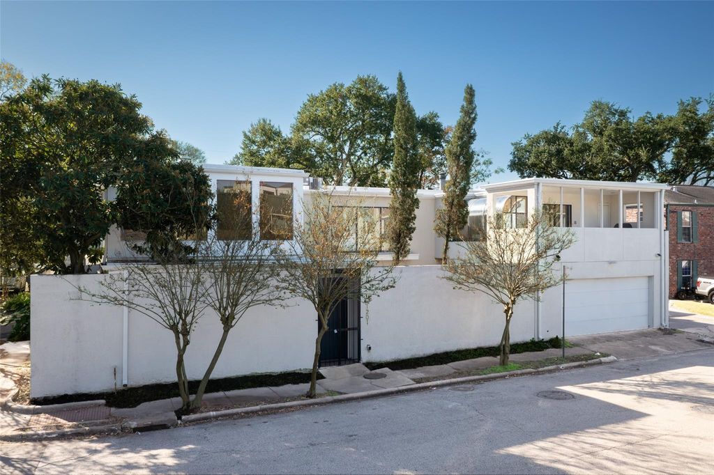 Photo of 1201 Autrey Street, Houston, TX 77006 (MLS # 84242385)