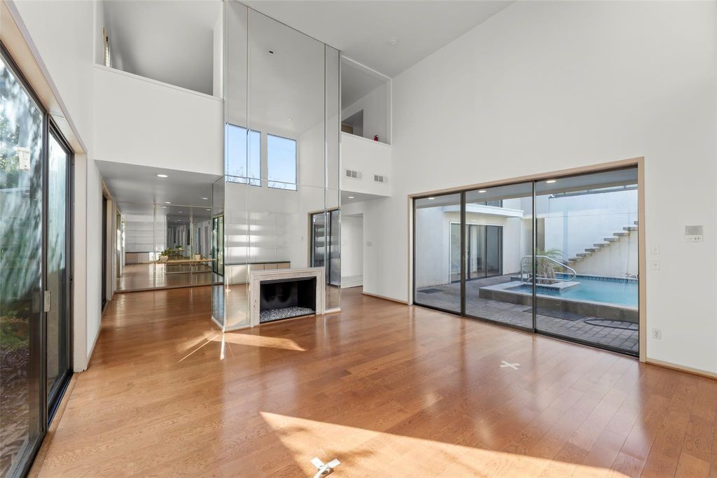 Photo of 1201 Autrey Street, Houston, TX 77006 (MLS # 84242385)