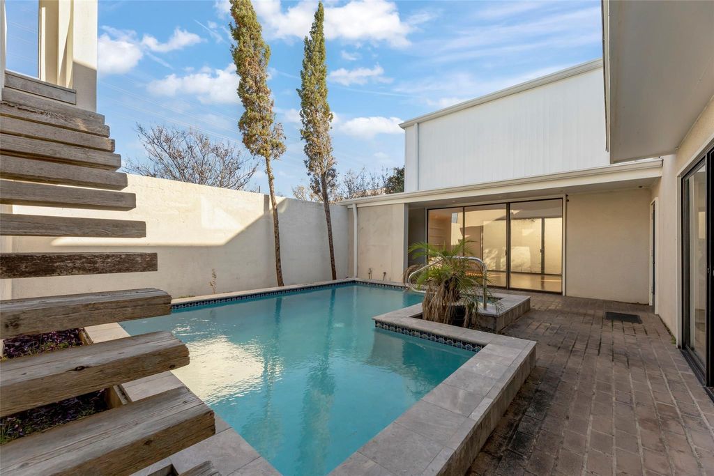 Photo of 1201 Autrey Street, Houston, TX 77006 (MLS # 84242385)