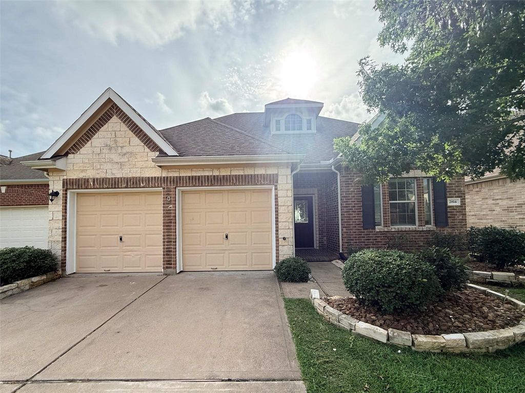 Photo of 2814 Ridgeglen Lane, Houston, TX 77082 (MLS # 26723688)