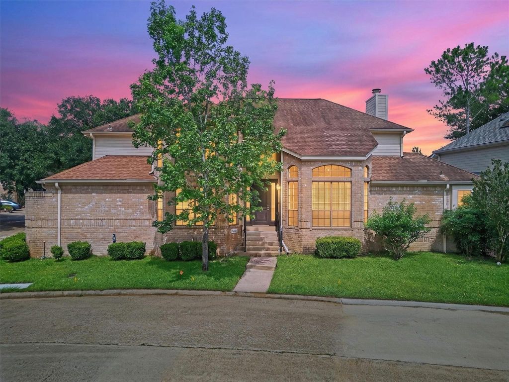 Photo of 12929 Kingsbridge Lane, Houston, TX 77077 (MLS # 51987720)
