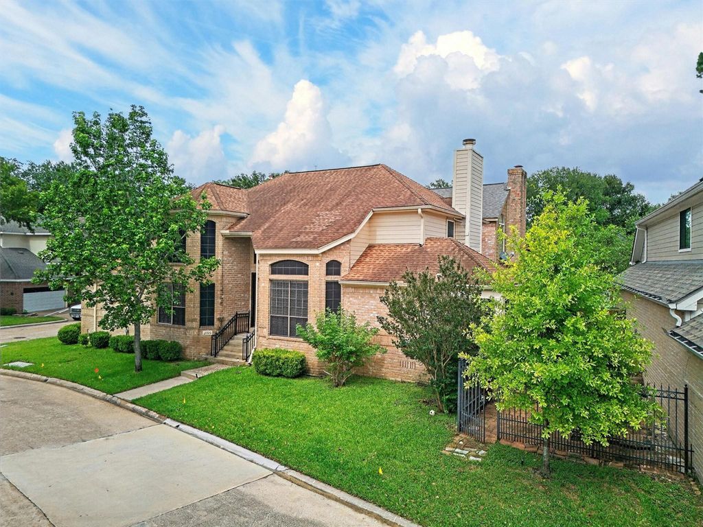 Photo of 12929 Kingsbridge Lane, Houston, TX 77077 (MLS # 51987720)