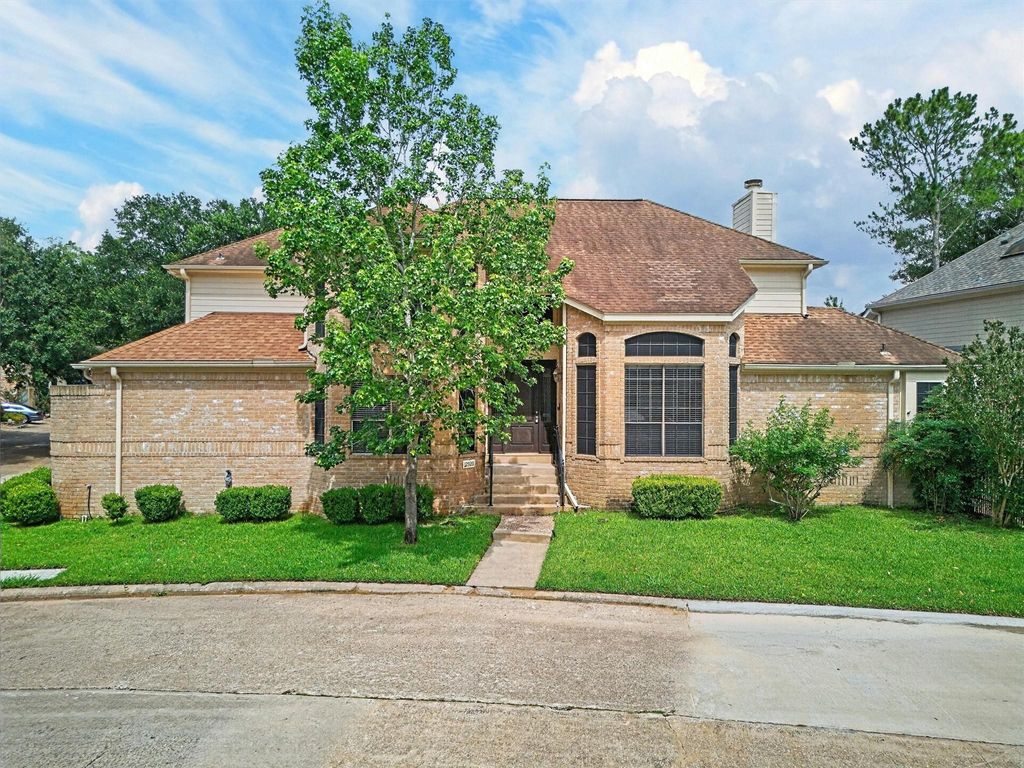 Photo of 12929 Kingsbridge Lane, Houston, TX 77077 (MLS # 51987720)