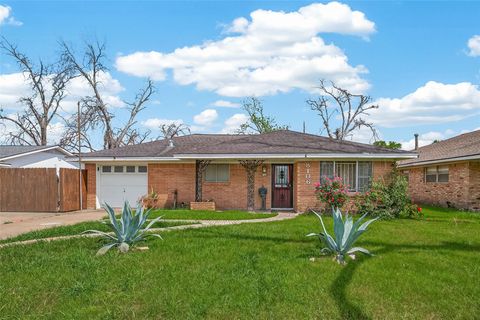 Photo of 8106 Northline Drive, Houston, TX 77037 (MLS # 82808983)