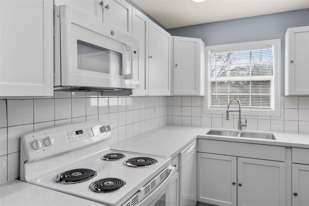 Photo of 5102 Carmen Street, Houston, TX 77033 (MLS # 21508051)