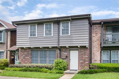 Photo of 2320 Shadowdale Drive #296, Houston, TX 77043 (MLS # 62455762)