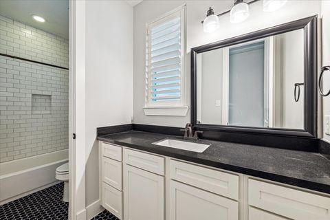 Tiny photo for 912 Yale Street #D, Houston, TX 77008 (MLS # 7179301)