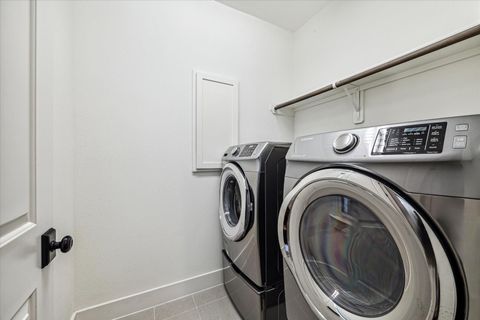 Tiny photo for 912 Yale Street #D, Houston, TX 77008 (MLS # 7179301)