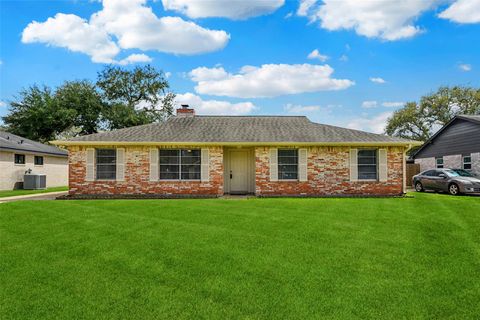Photo of 4315 Ravine Drive, Friendswood, TX 77546 (MLS # 23042322)