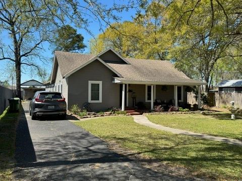 Photo of 216 S William Barnett Avenue, Cleveland, TX 77327 (MLS # 92866683)