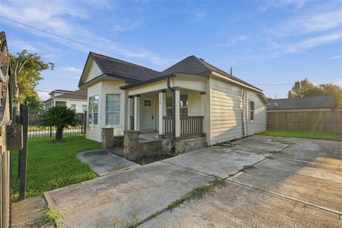 Photo of 1110 Cordell Street, Houston, TX 77009 (MLS # 259040)