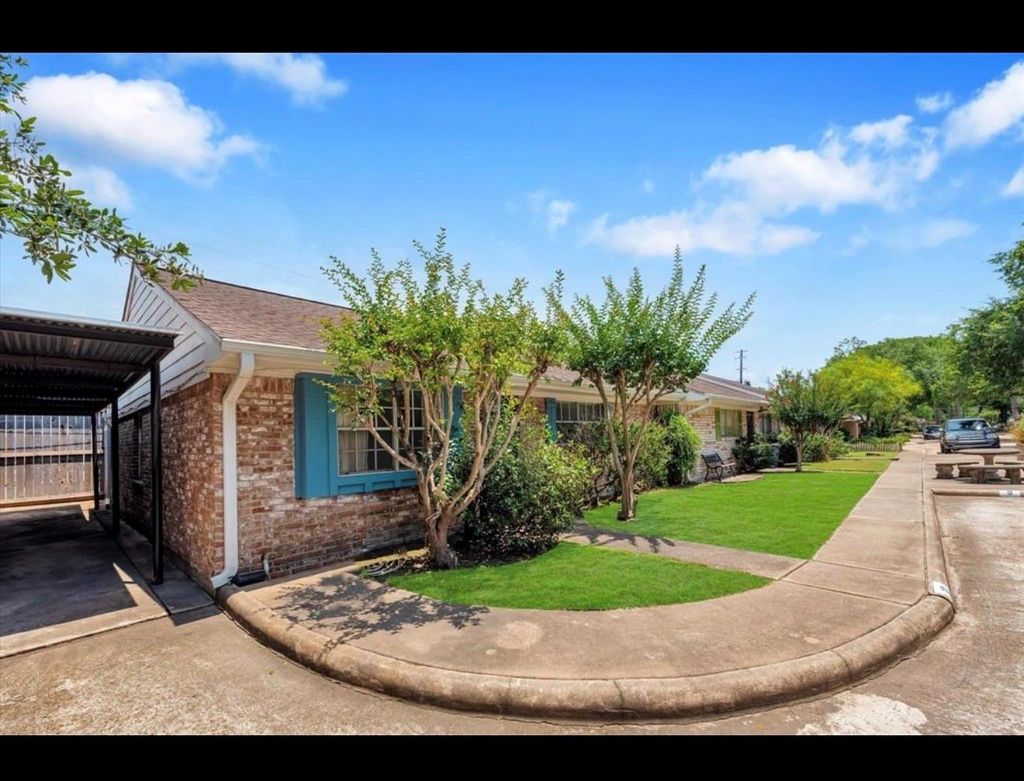 Photo of 10122 Shadow Wood Drive #10, Houston, TX 77043 (MLS # 88172378)