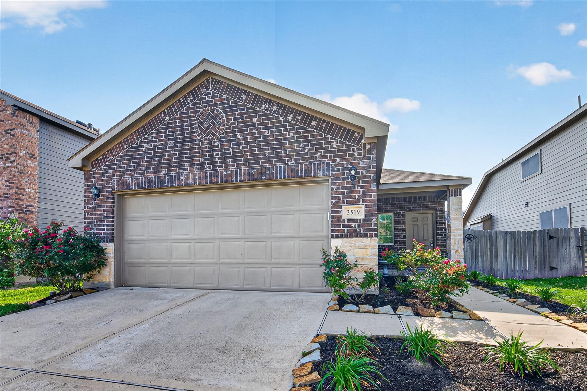 2519 Northern Great White Court