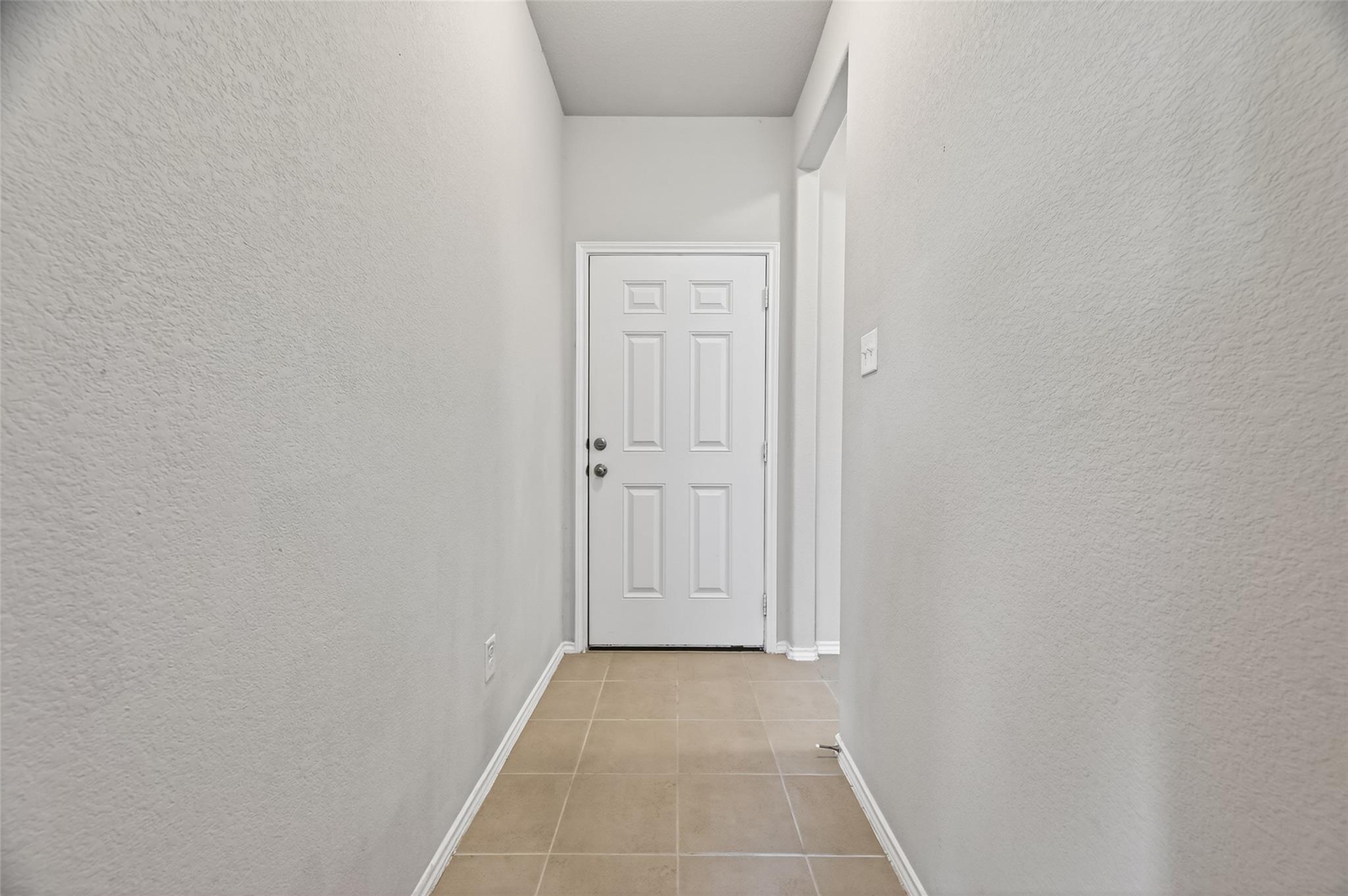 2519 Northern Great White Court
