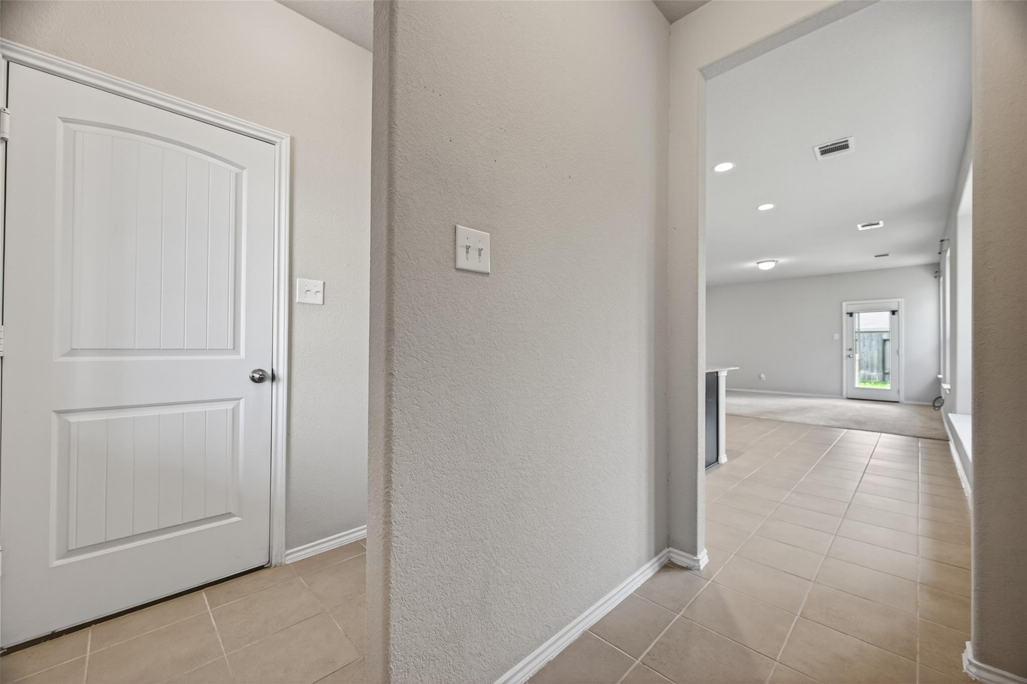 2519 Northern Great White Court