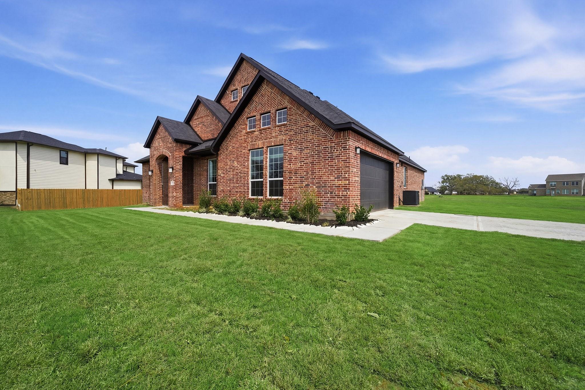 1051 Lakeland Circle