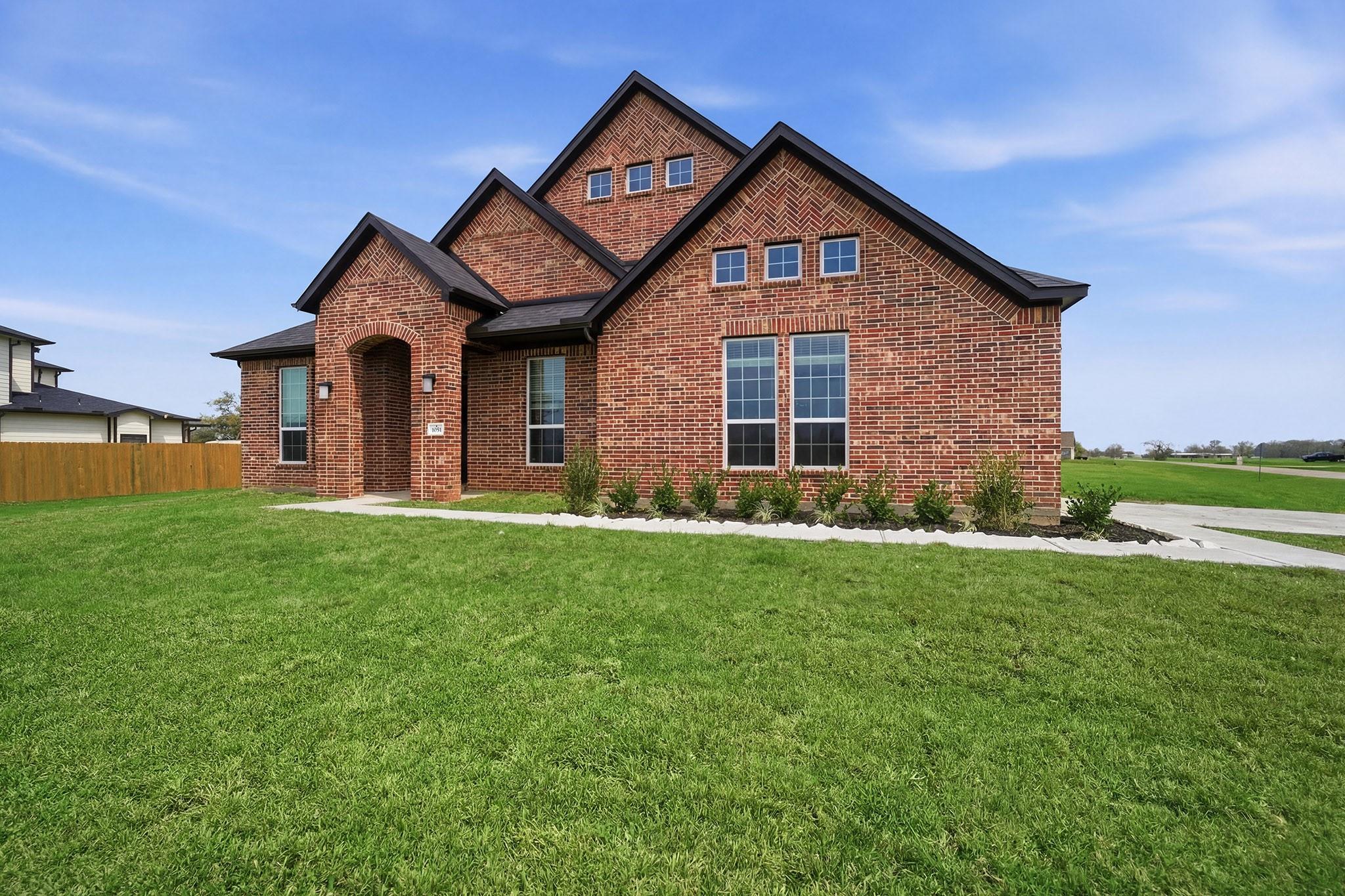 1051 Lakeland Circle