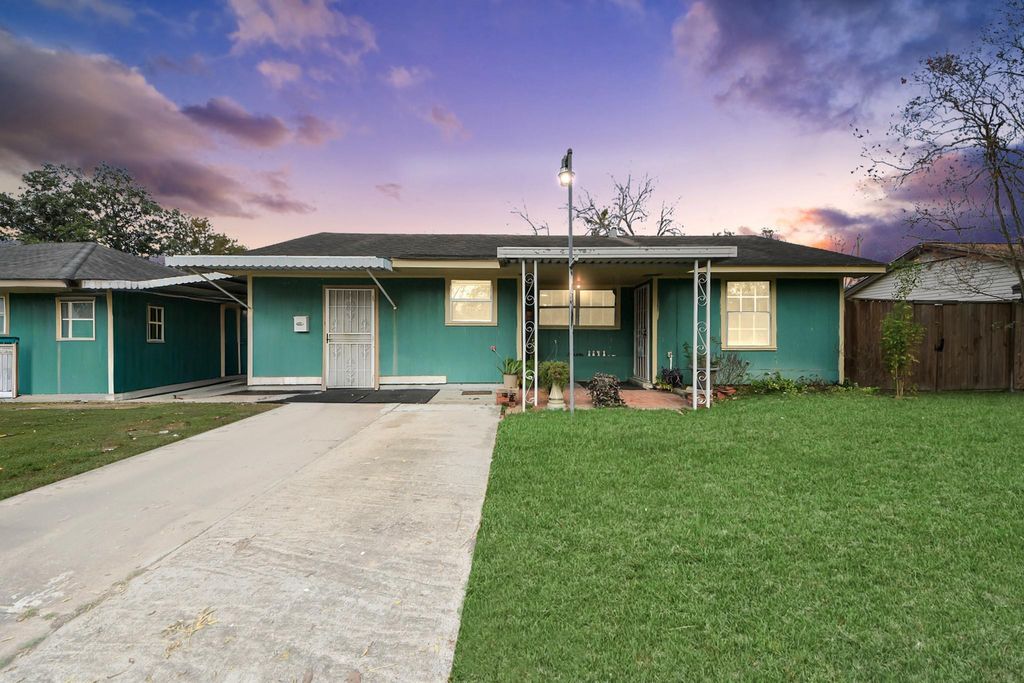 Photo of 9701 Foredale Street, Houston, TX 77075 (MLS # 68864108)