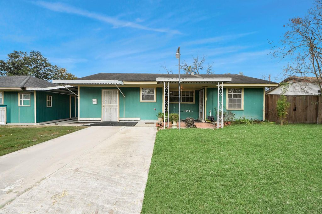 Photo of 9701 Foredale Street, Houston, TX 77075 (MLS # 68864108)