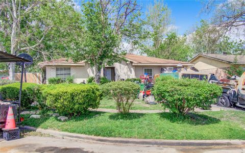 Photo of 5011 Cresthaven Circle, Houston, TX 77048 (MLS # 53452377)