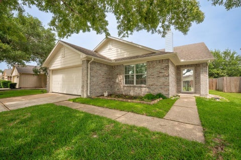 Photo of 7830 Hunters Peak Lane, Baytown, TX 77523 (MLS # 7317390)