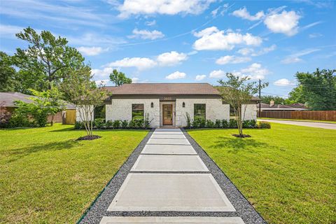Photo of 3602 Mona Lee Lane, Houston, TX 77080 (MLS # 52290256)