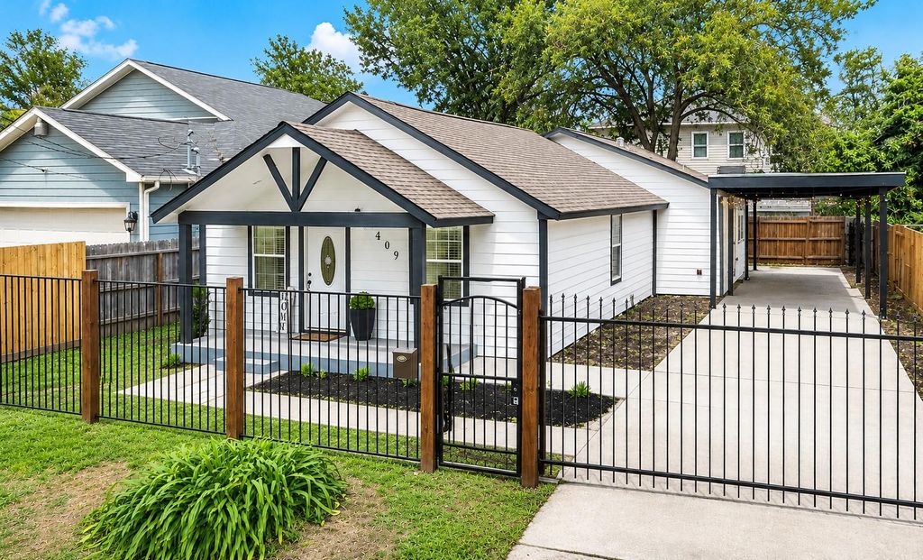 Photo of 4409 Mckinley Street, Houston, TX 77051 (MLS # 28649859)